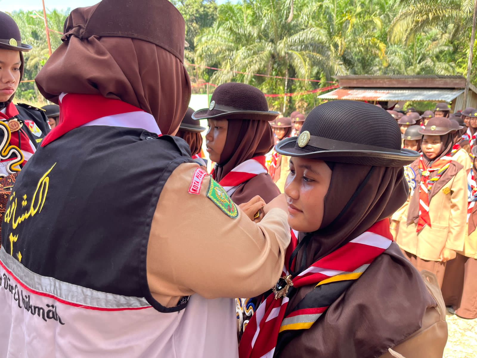 137 Santri Pramuka Penegak MA-SMK Dar El Hikmah Pekanbaru Resmi dilantik Bantara