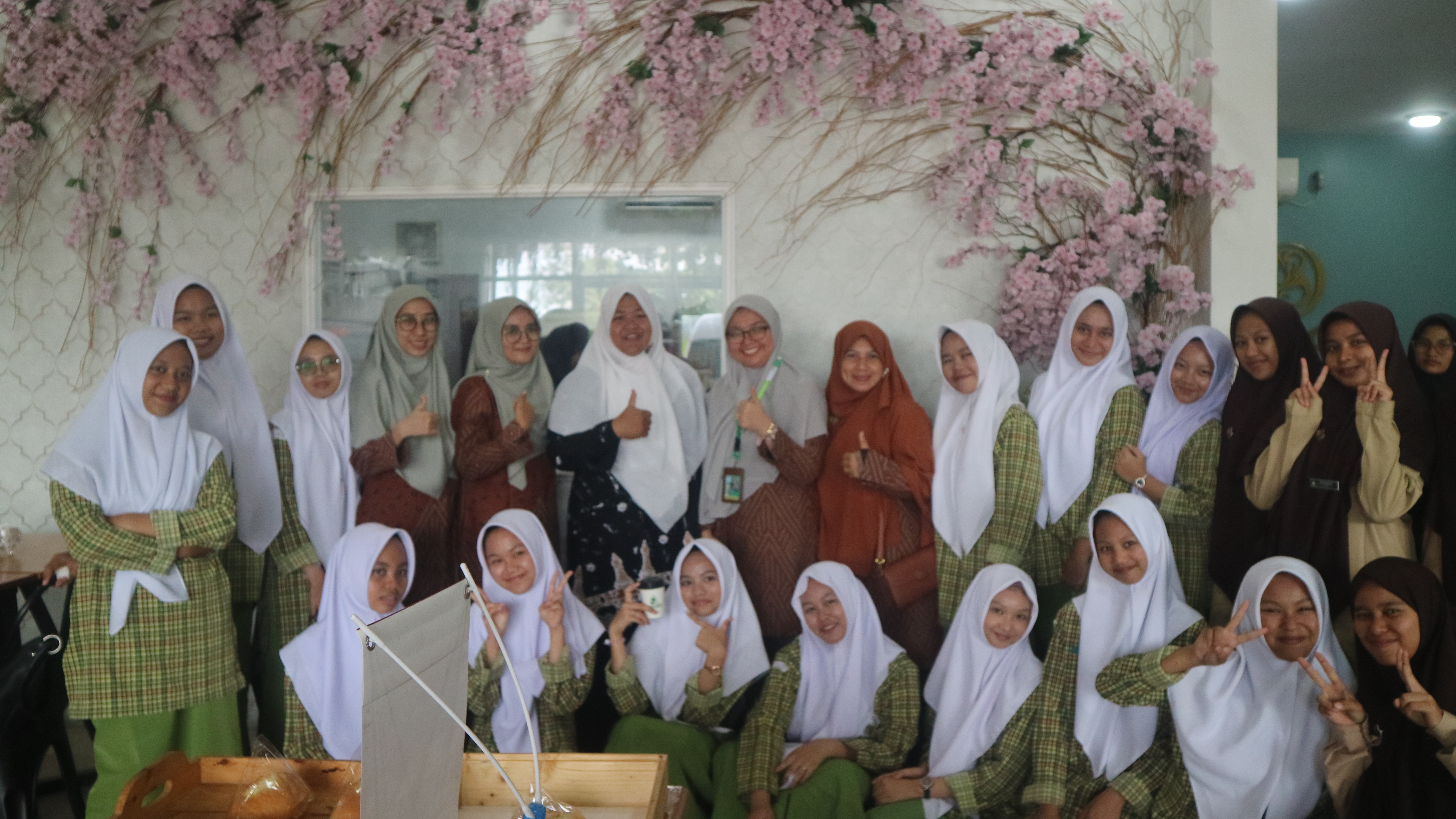 KUNJUNGAN SMKS DAR-EL HIKMAH JURUSAN AKUNTANSI KEUANGAN LEMBAGA KE PONDOK PESANTREN ALFARUQQI PEKANBARU